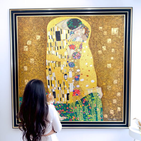 The Kiss – A Reimagined Gustav Klimt Masterpiece by Master Apollon | 200 x 200 cm Pintura Original en Venta 2025-02-03 2