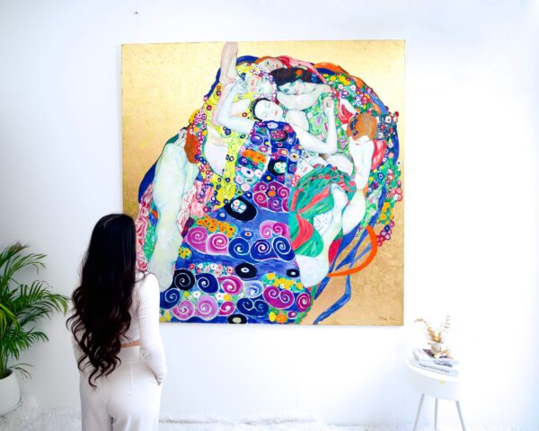 The Maidens – A Reimagined Gustav Klimt Masterpiece by Master Apollon | 200 x 200 cm Pintura Original en Venta 2025-02-04